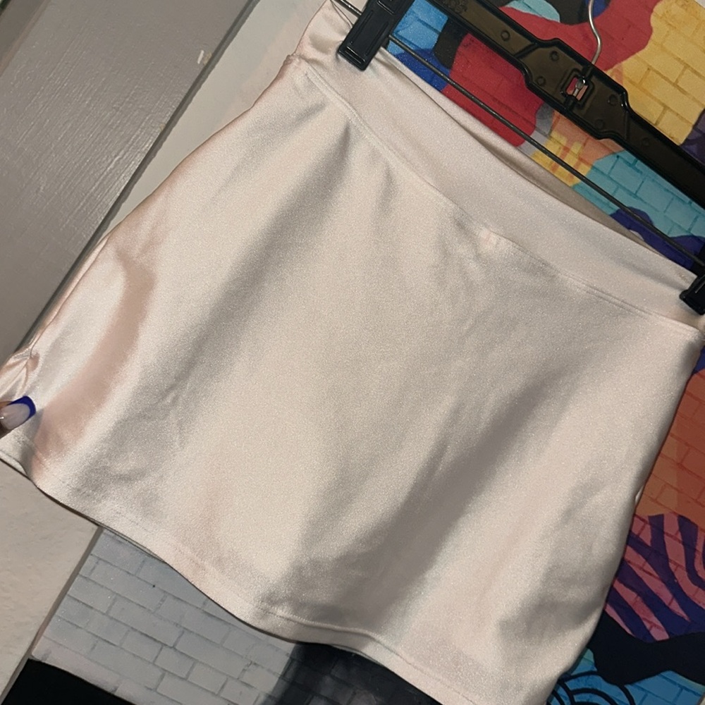 White skirt - Picture 2 of 2